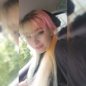 Meet your Posher, Alexia